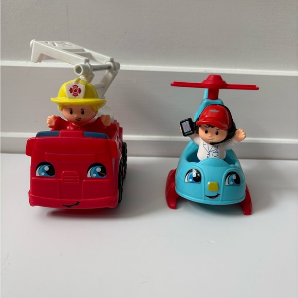 Fisher-Price Little People Helicopter & Fire Truck Set 🚁🚒 - Picture 6 of 6